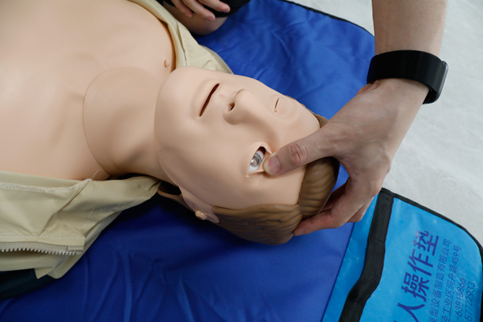 知能醫(yī)學(xué)模型舉行員工心肺復(fù)蘇急救技能培訓(xùn) 知能醫(yī)學(xué)模型舉行員工心肺復(fù)蘇急救技能培訓(xùn)