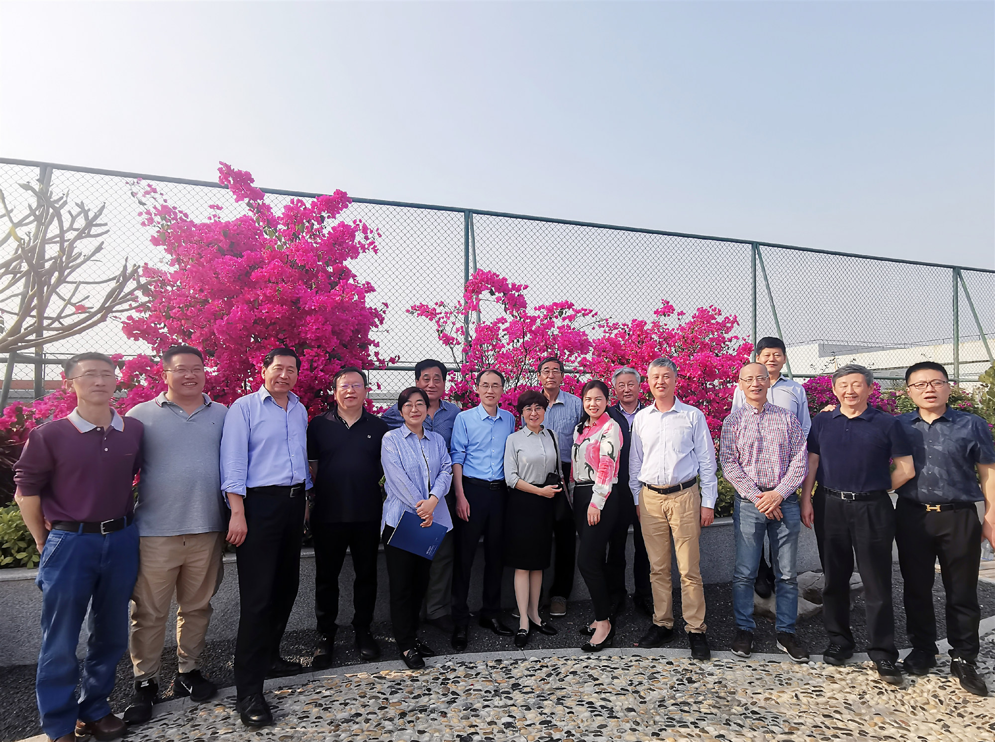 空中花園合影_副本.jpg 空中花園合影_副本.jpg